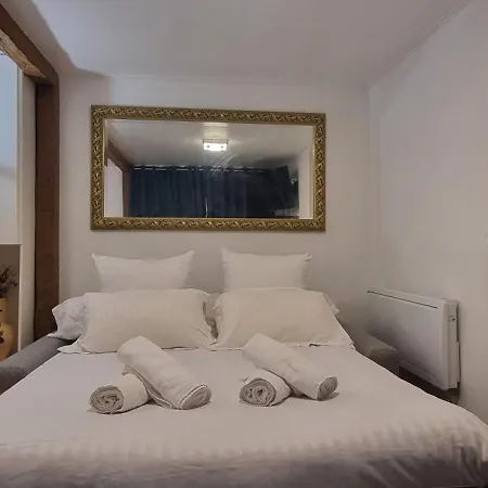 Paris Expo Porte De Versailles 2 Piece Guest house